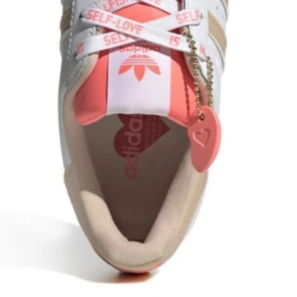 Adidas Originals‎ superstar white Limited Edition Self Love size 9